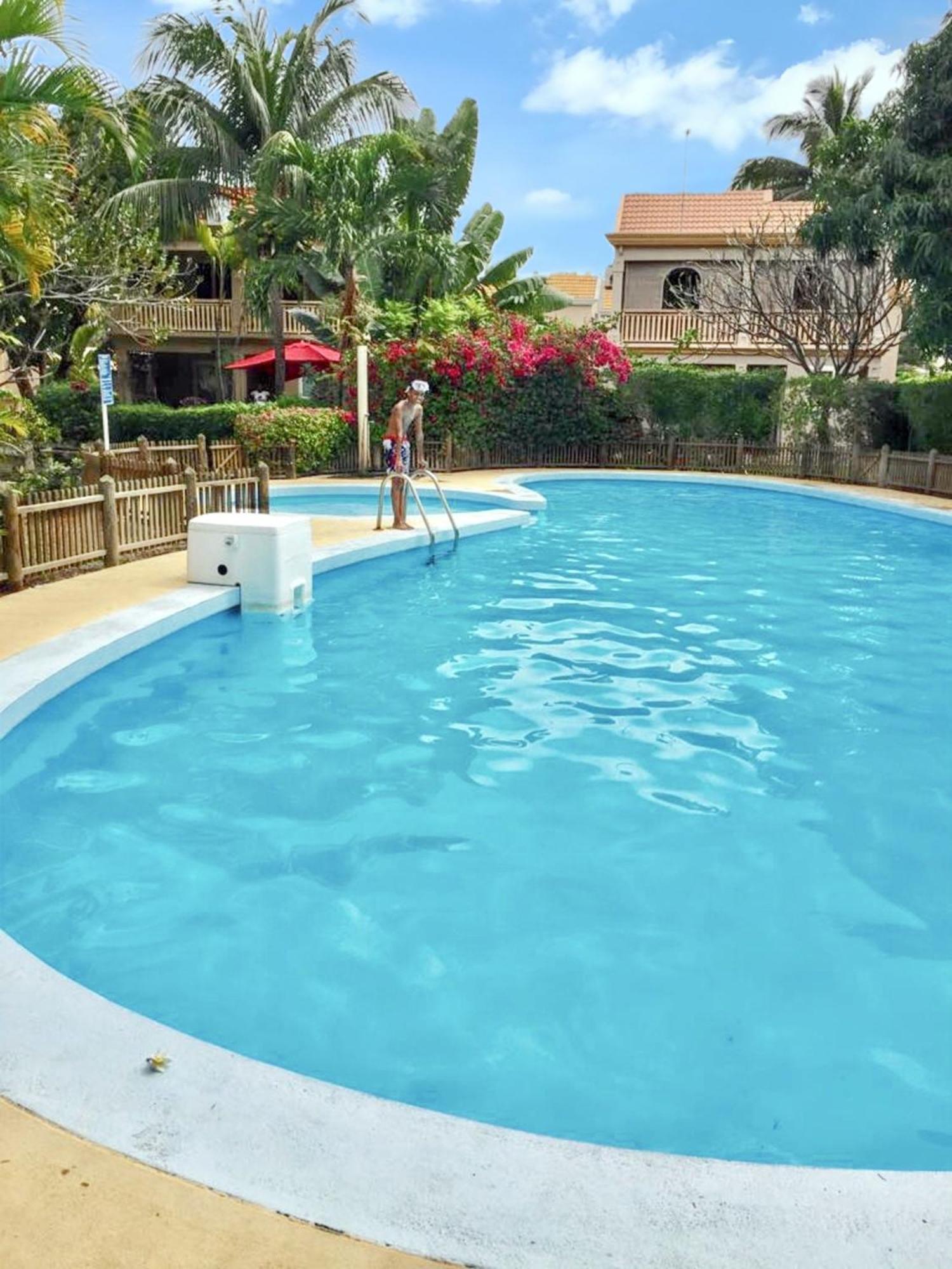 Spacious House In Flic En Flac With Shared Pool 外观 照片